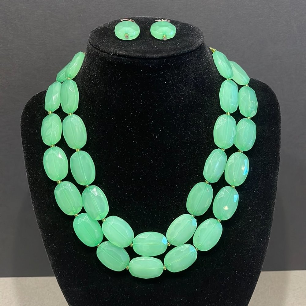 Vibrant Green Beaded Necklace with Earrings